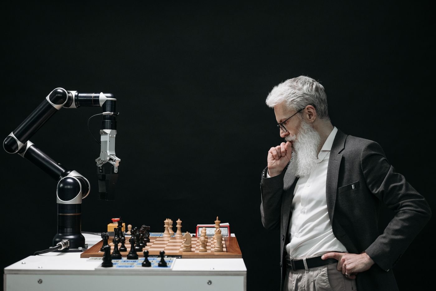 Professional planning an intelligent automation system with robotic technology